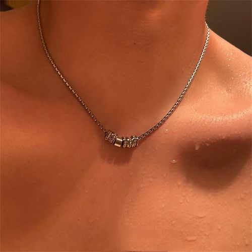 Collier Pendentif Rond en Acier Titane pour Homme : Design Unique - Image 1